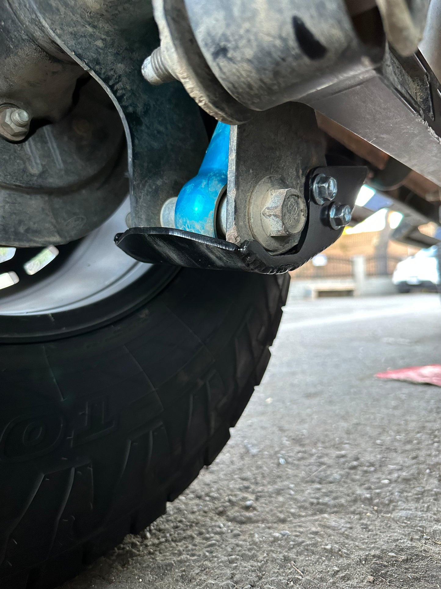 Rear shock skids